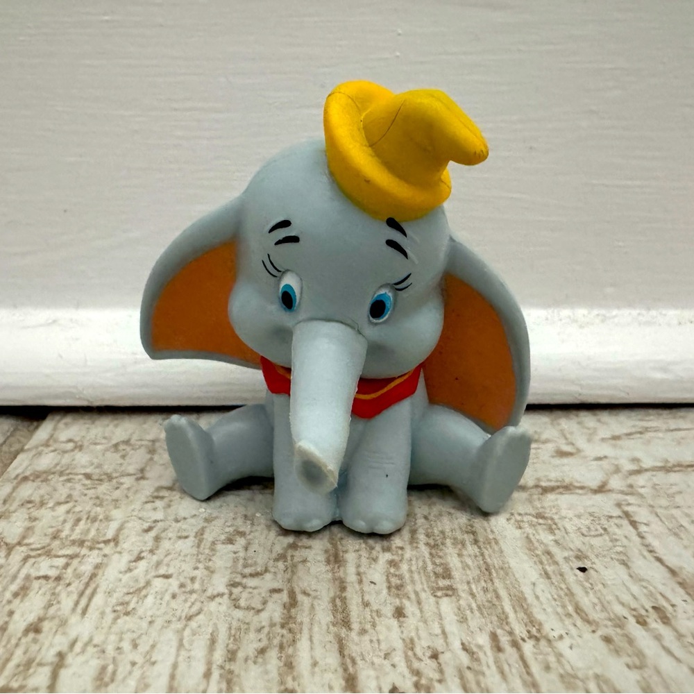 Disney Dumbo Elephant Small PVC Figure Cake Topper Zag‎ Toys 2 Inch